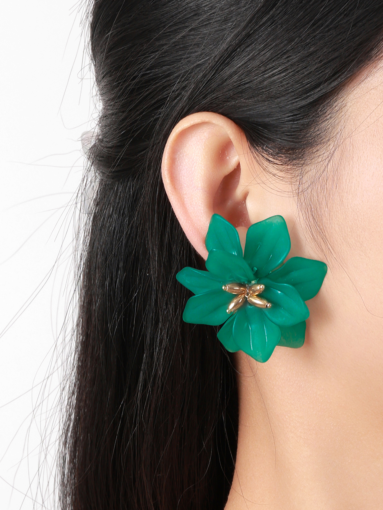 Exquisite floral design earring
