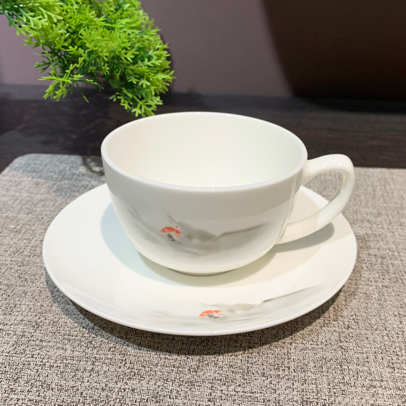 Wholesale of creative and distinctive eight-piece ceramic tableware sets for hotel restaurants and clubs, including bowls, plates and dishes Application Scenario