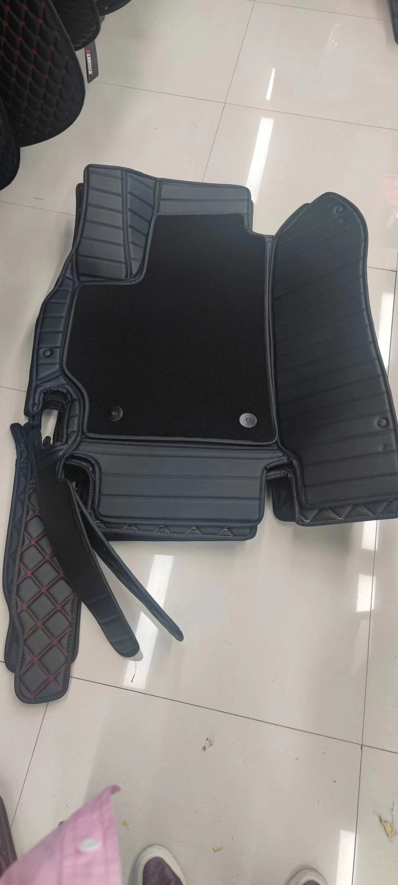 PVC-27 Special car floor mat manufacturer direct sales. Welcome to inquire and customize car supplies, customized car floor MATS, full package floor MATS details Picture