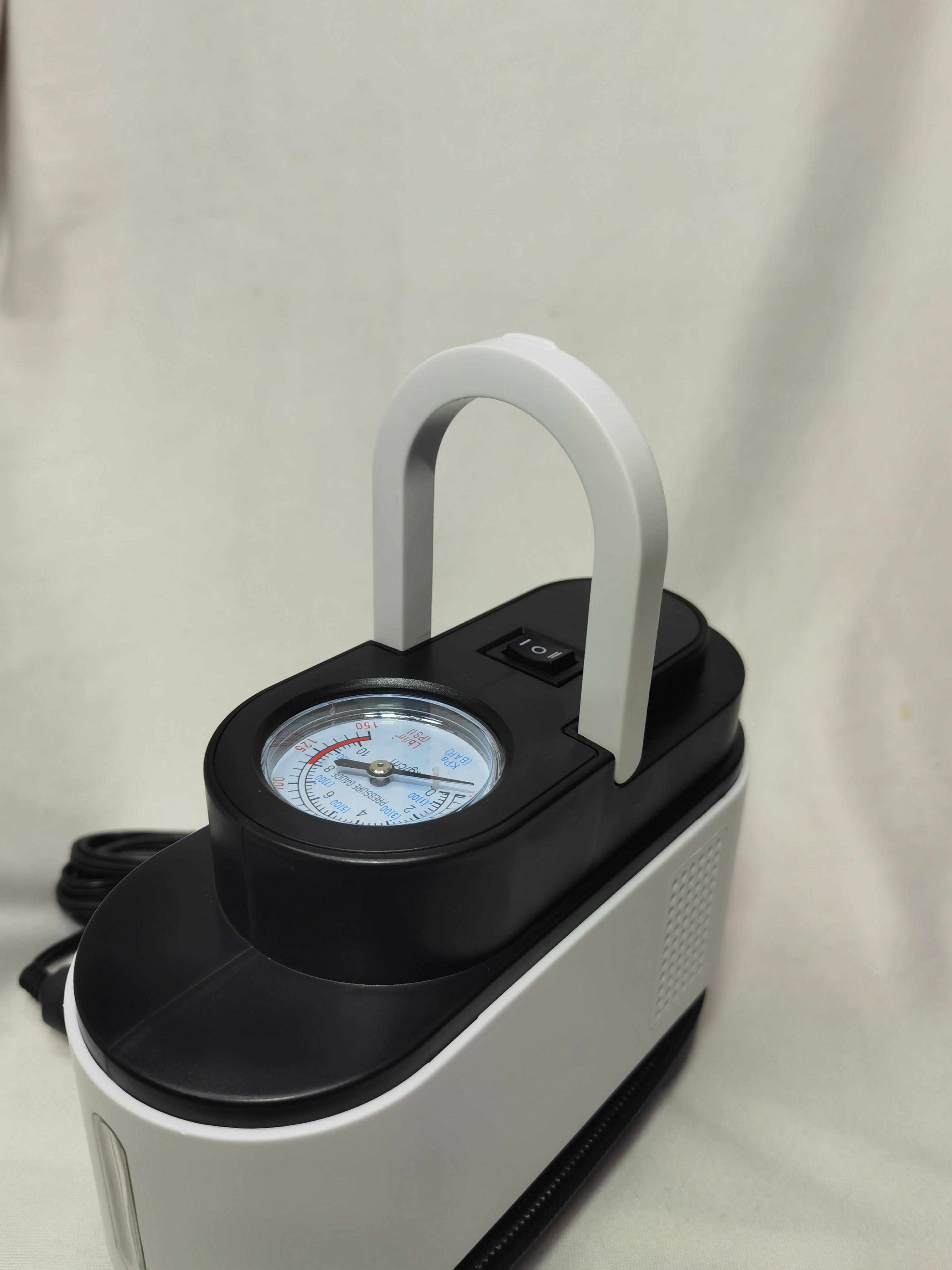 车载充气泵/汽车打气机/汽车电源充气一体机/气泵/车载产品图