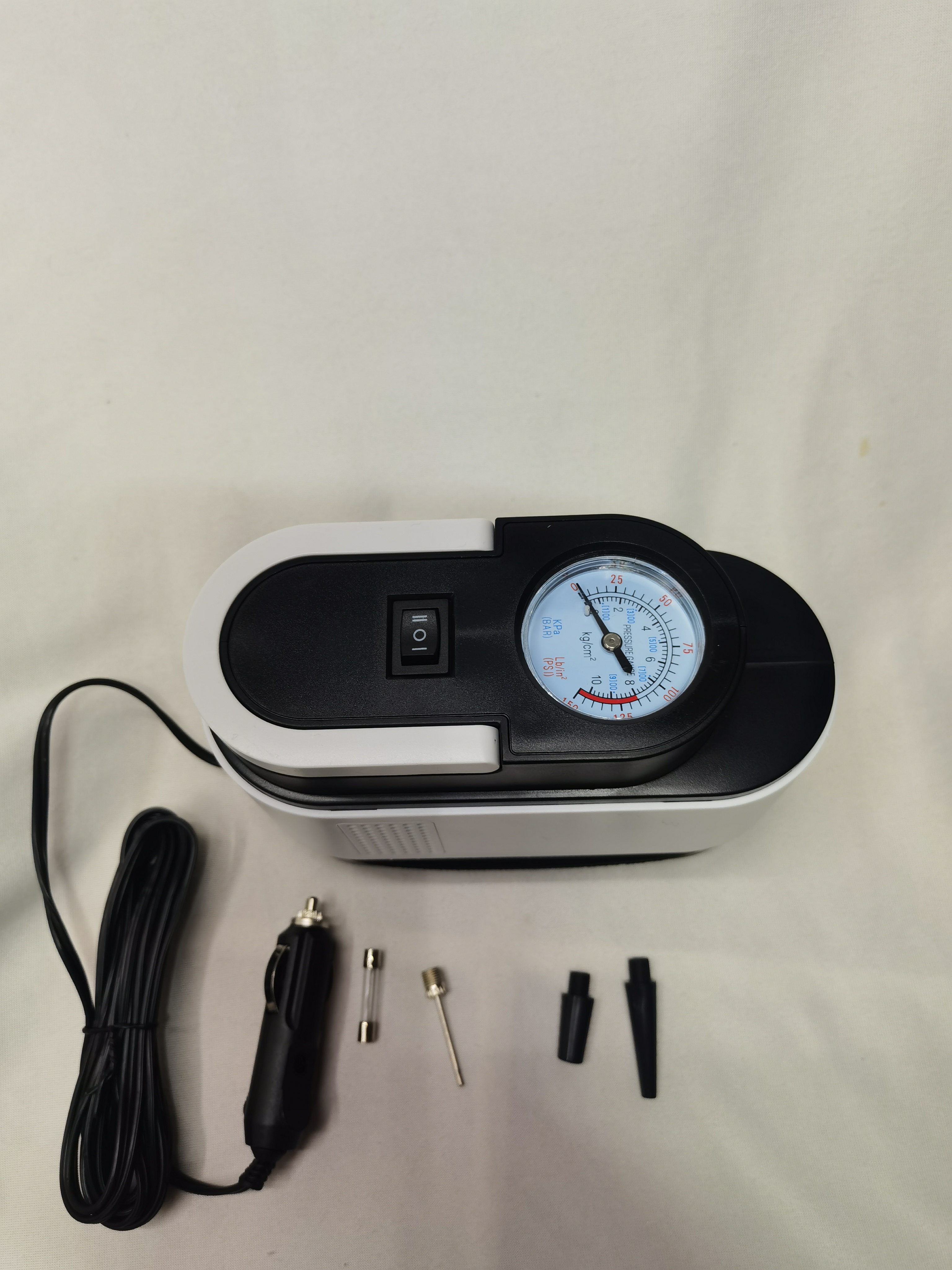 2024新款车载充气泵补胎机带照明应急安全用品12vLED灯详情5