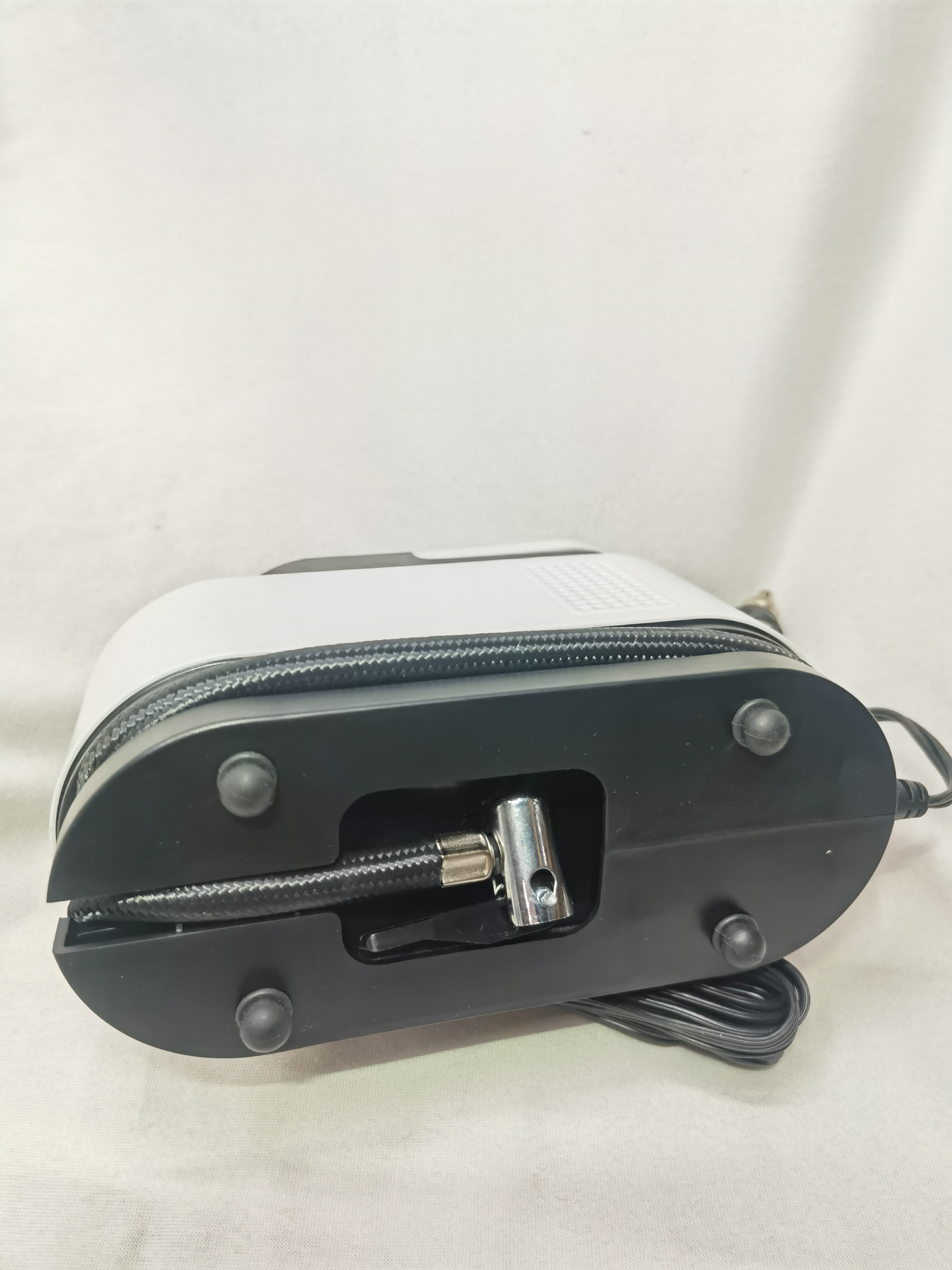 2024新款车载充气泵补胎机带照明应急安全用品12vLED灯详情4