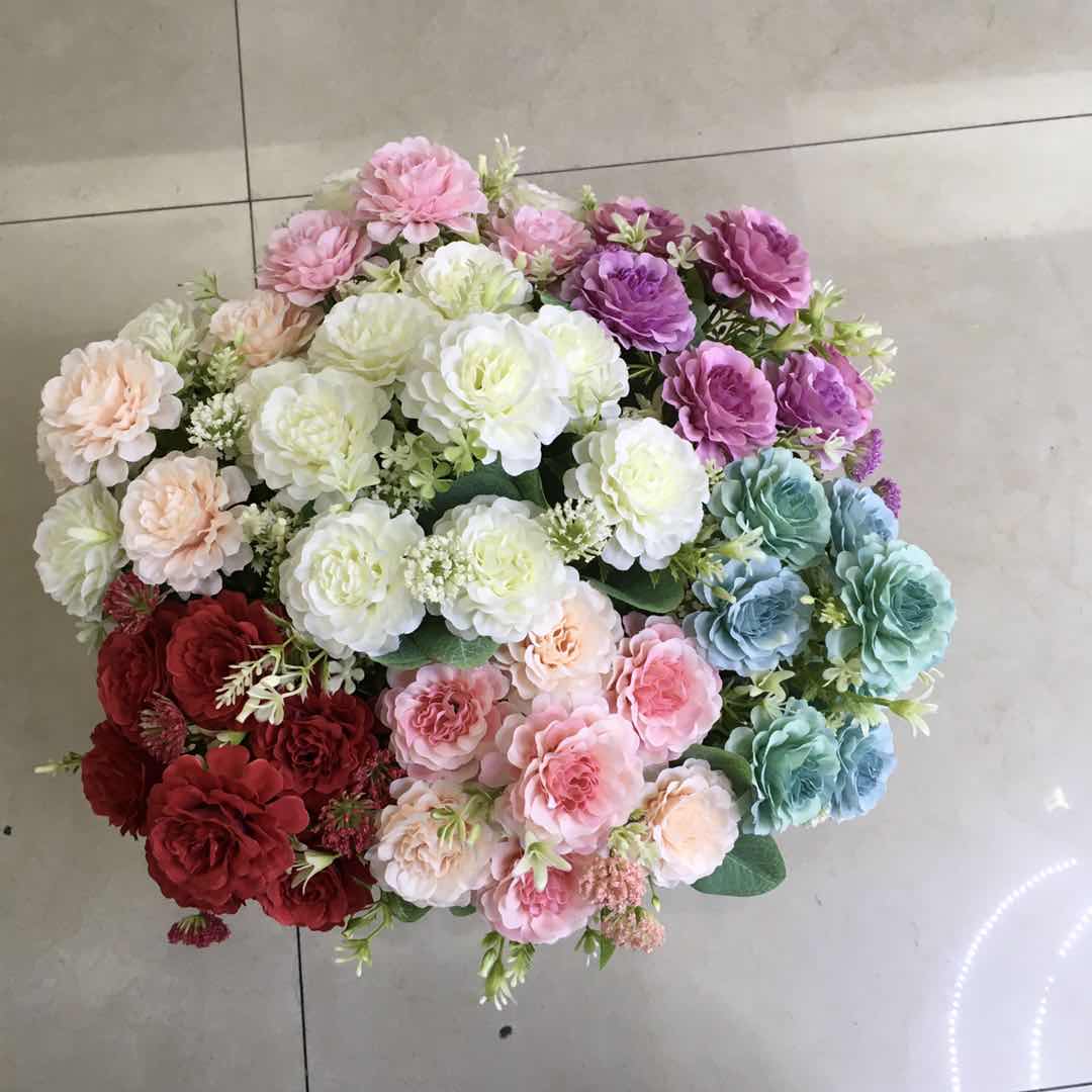 The living room is decorated with artificial flowers and 7-pronged splendid peonies Specification image