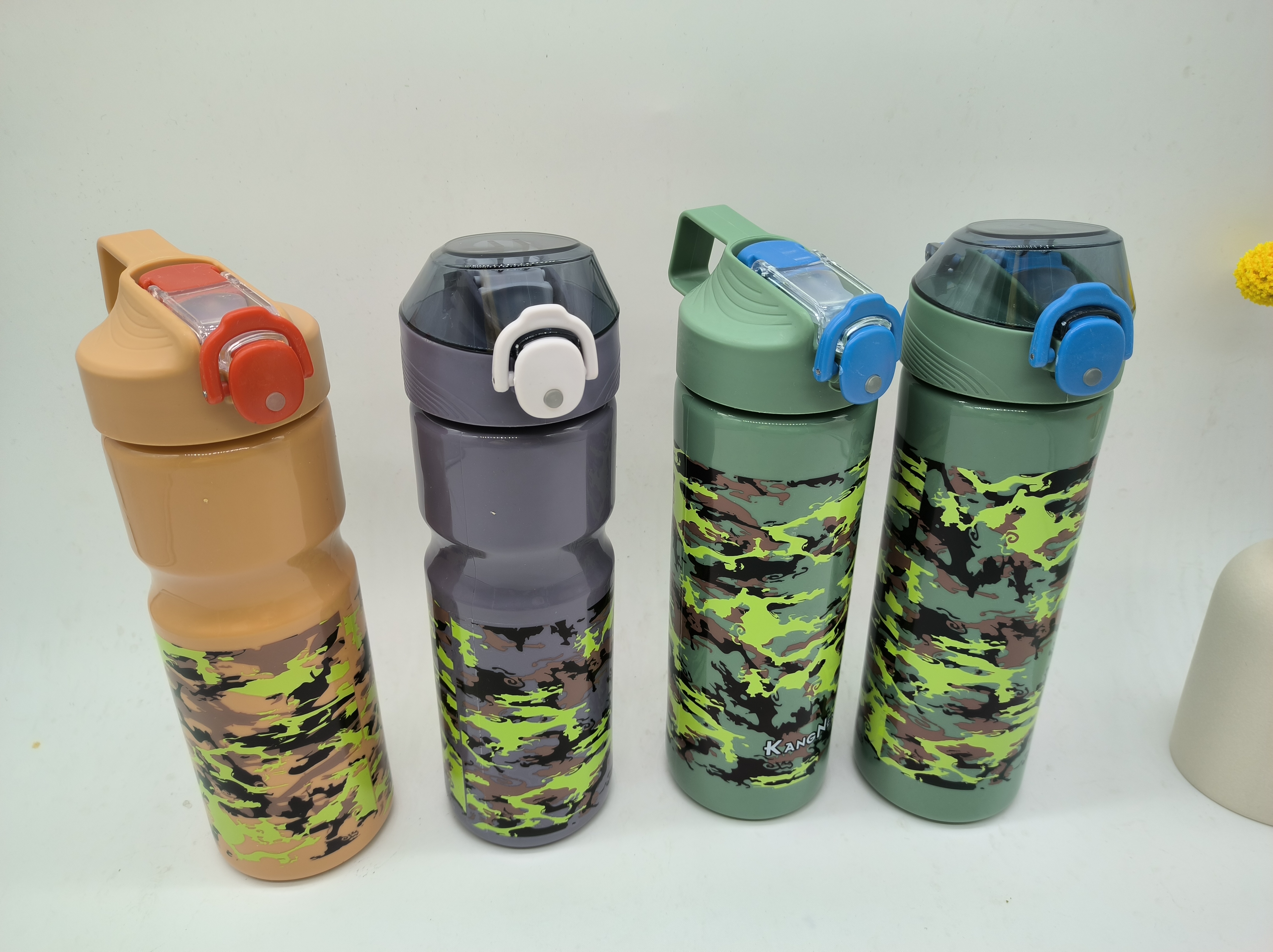 2-piece water cup set: Simple cartoon water cup, portable space cup, summer sports plastic cup, space cup, sports water bottle Item Picture