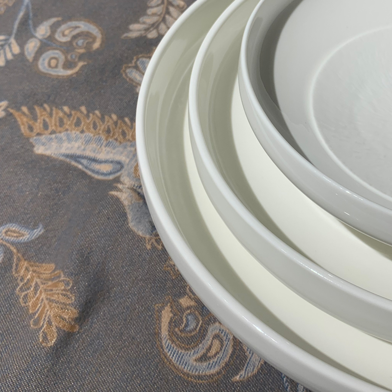 Ceramic hotel supplies: 8-inch and 10-inch round soup bowls, tall white thickened large soup bowls, new-style Western restaurant kitchen tableware details Picture