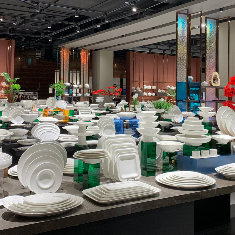 Wholesale of creative 10-14.5-inch round wide-edge bowls, ceramic dessert plates, deep plates, Western dining plates and hotel supplies Application Scenario