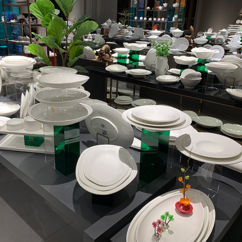 陶瓷盘/餐具礼盒/陶瓷碗盘碟/餐具/砂锅白底实物图