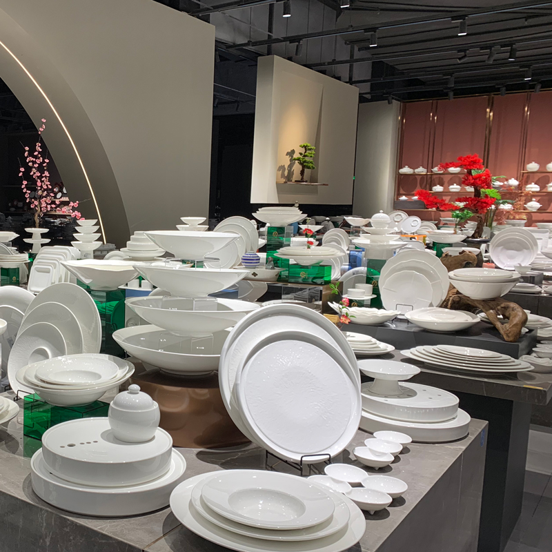 陶瓷盘/陶瓷碗盘碟/餐具礼盒/餐具/砂锅白底实物图