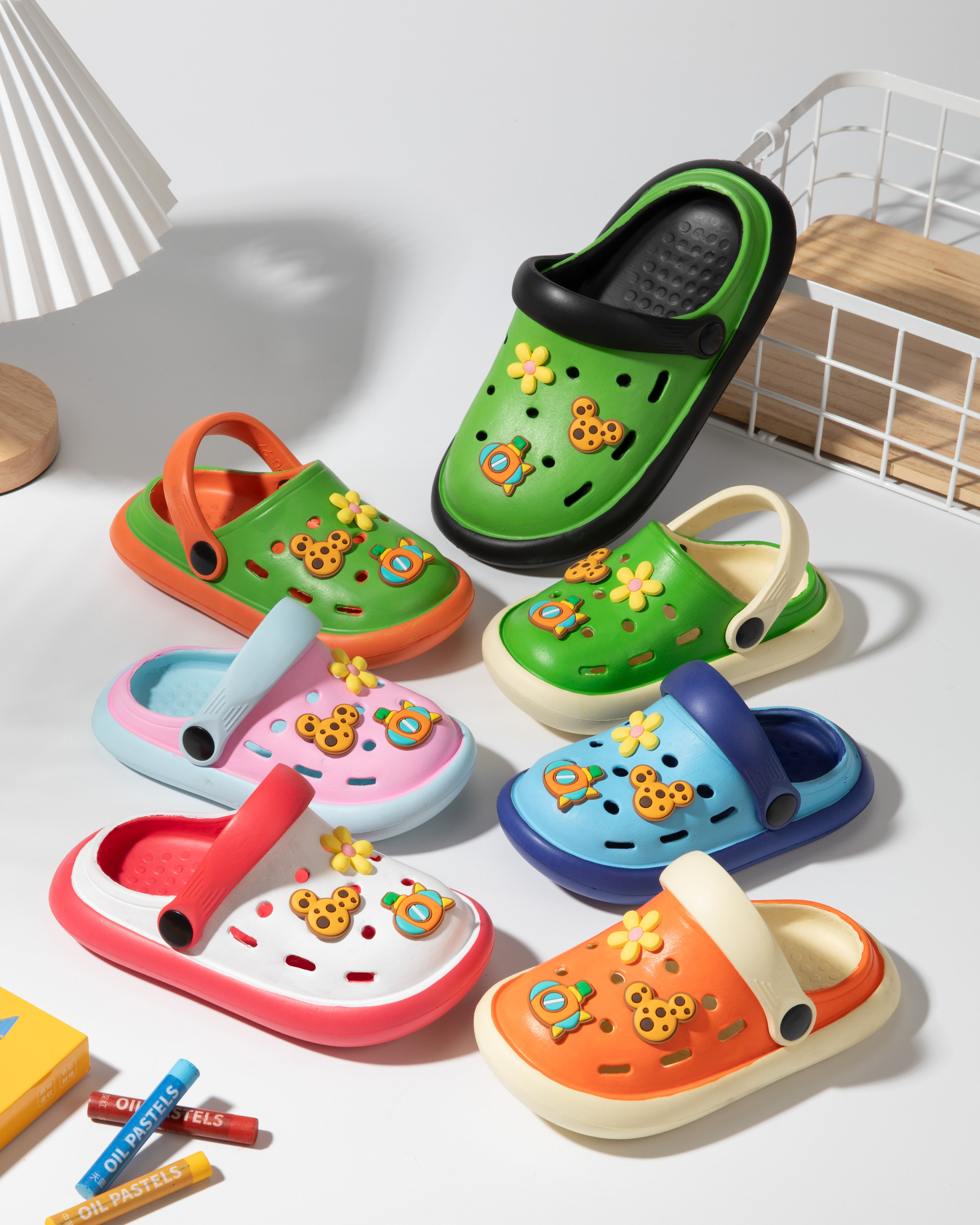 Foreign trade girls' hearts, cute crocs for infants and toddlers, summer poop feel, children's soft-soled flip-flops, beach shoes for outdoor wear Item Picture