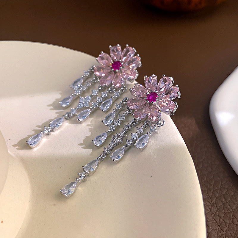 Creative accessories Pearl earrings Unique design earrings Simple fashion women's jewelry delicate earrings Application Scenario