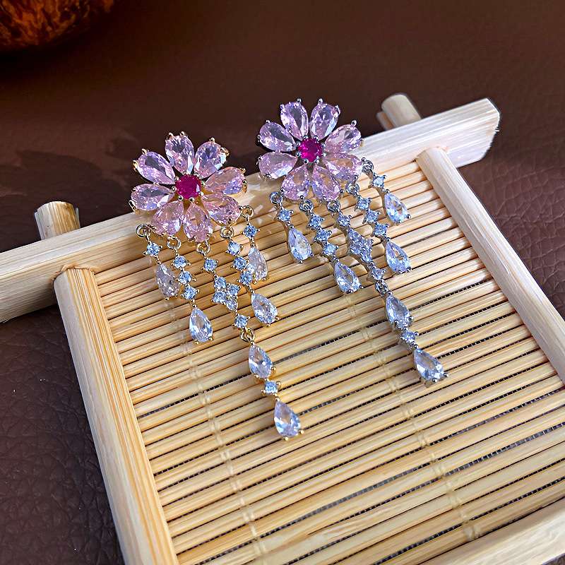 Creative accessories Pearl earrings Unique design earrings Simple fashion women's jewelry delicate earrings details Picture