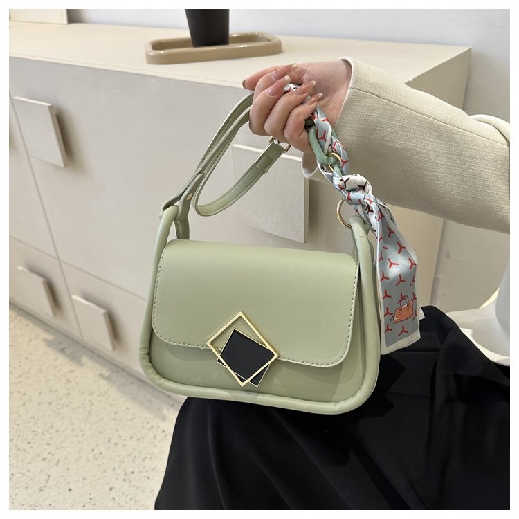 A new 2024 trendy women's bag, a simple and stylish shoulder bag, a small square, casual and stylish silk scarf hand-held crossbody bag detail image 15