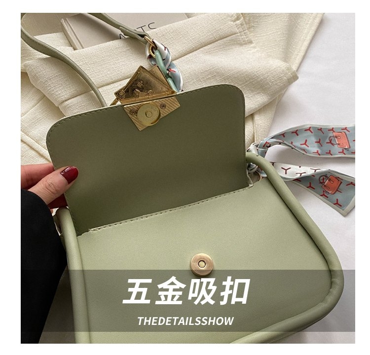 A new 2024 trendy women's bag, a simple and stylish shoulder bag, a small square, casual and stylish silk scarf hand-held crossbody bag detail image 5