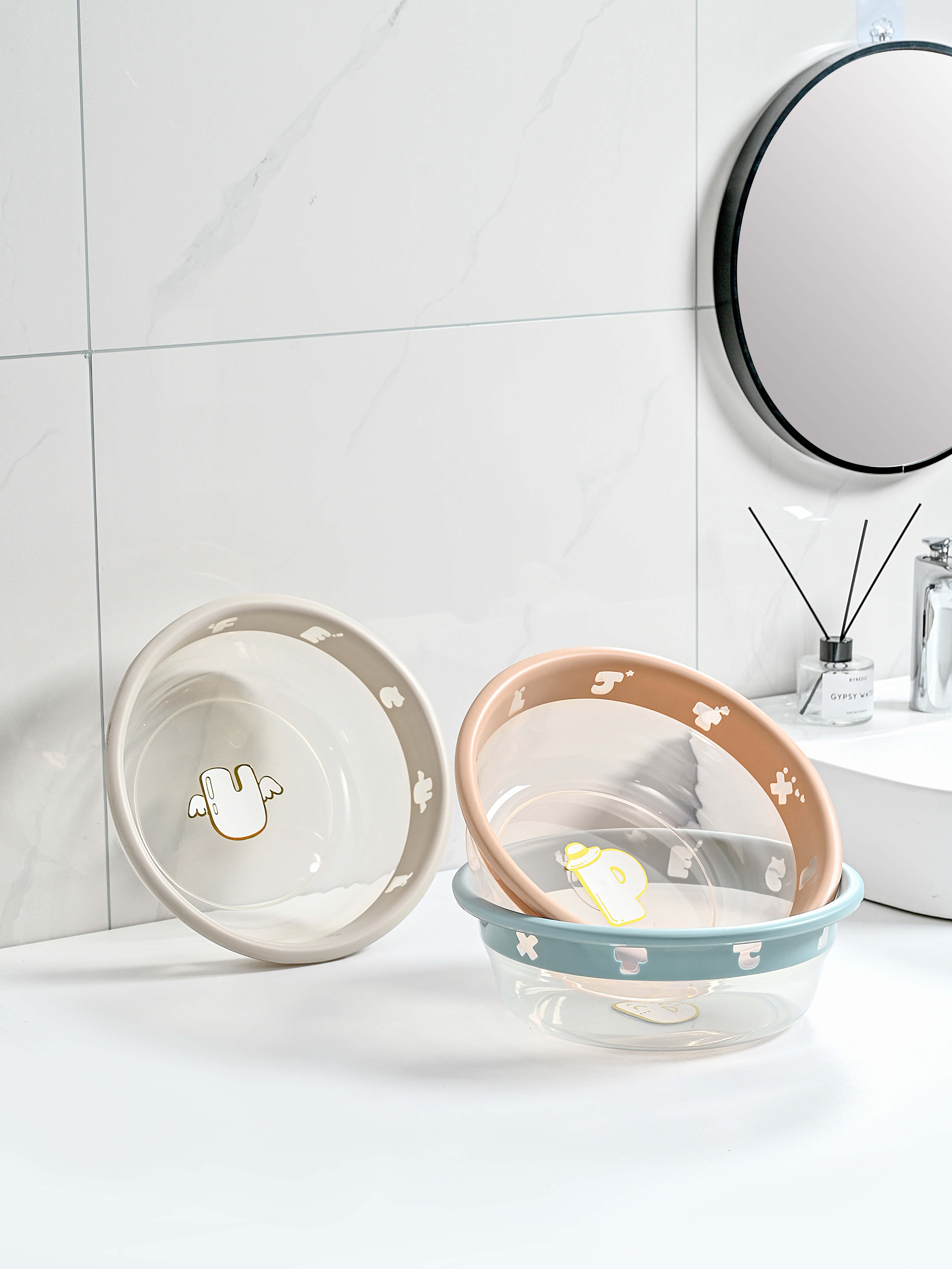 Thick plastic transparent solid color letter washbasin, household washbasin, foot washbasin, student washbasin, children's and baby washbasin details Picture