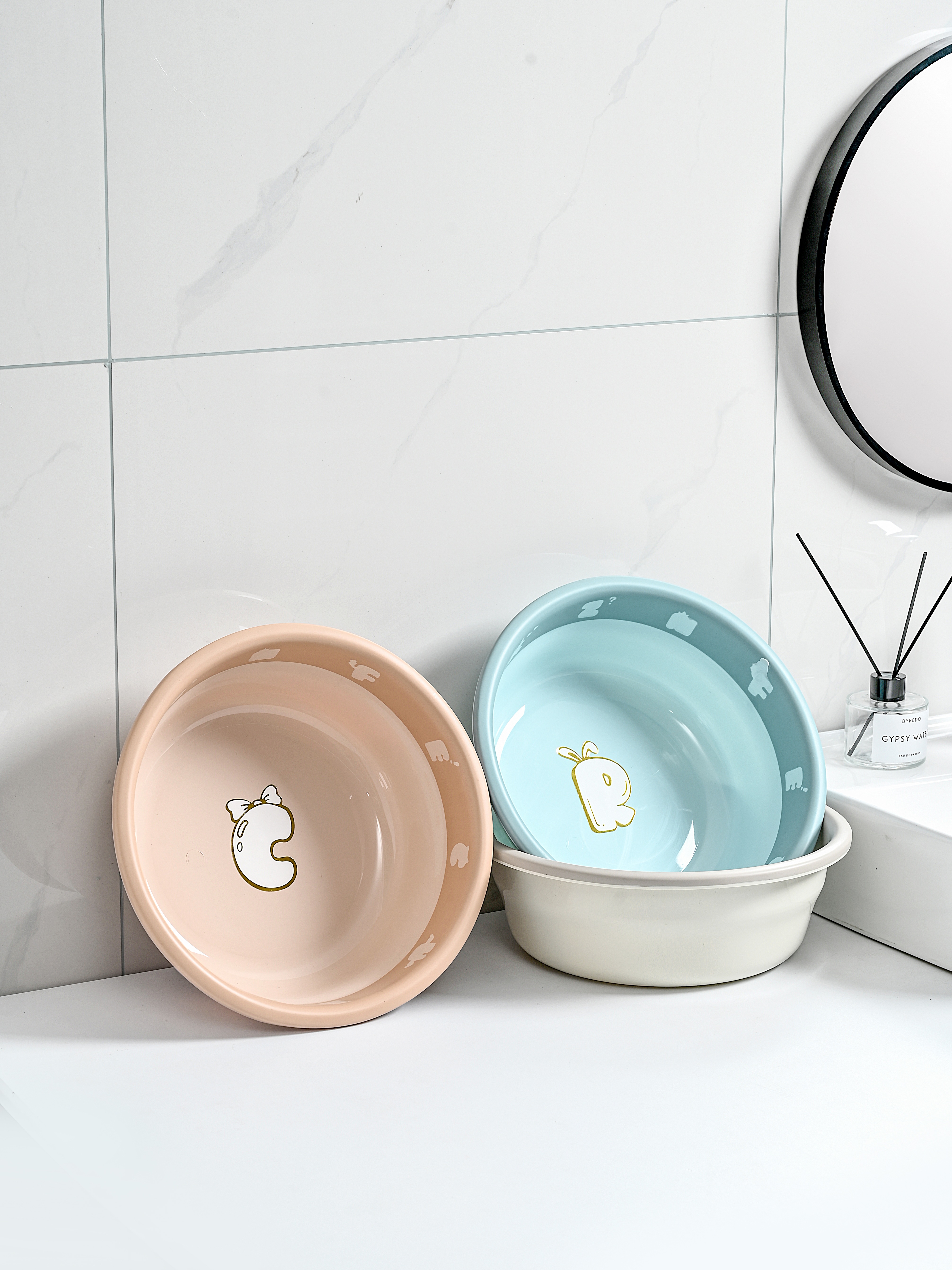 Thick plastic transparent solid color letter washbasin, household washbasin, foot washbasin, student washbasin, children's and baby washbasin Item Picture