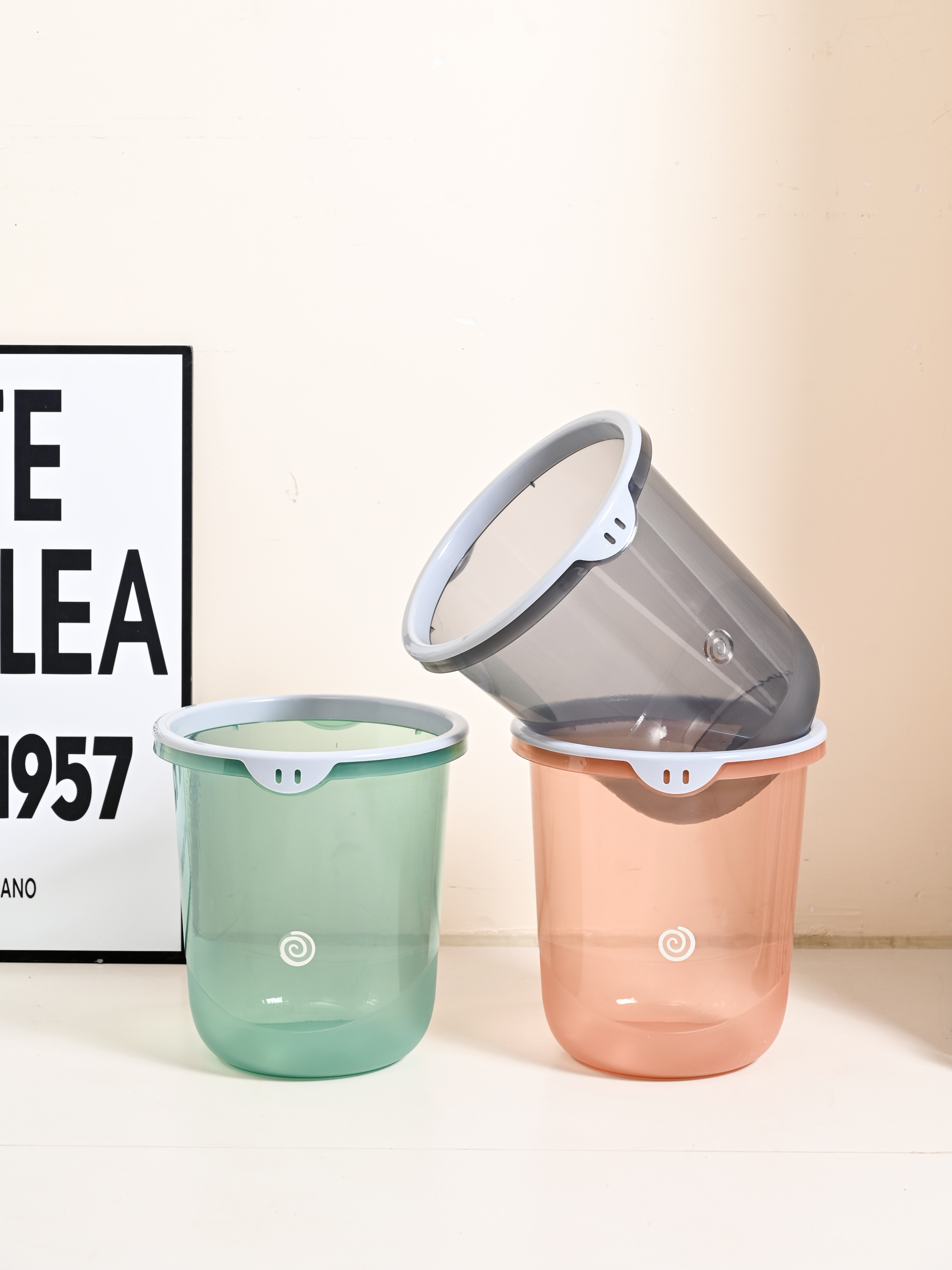 High-appearation-level transparent solid color bedroom trash can, simple uncovered pressure ring trash can for kitchen and bathroom details Picture