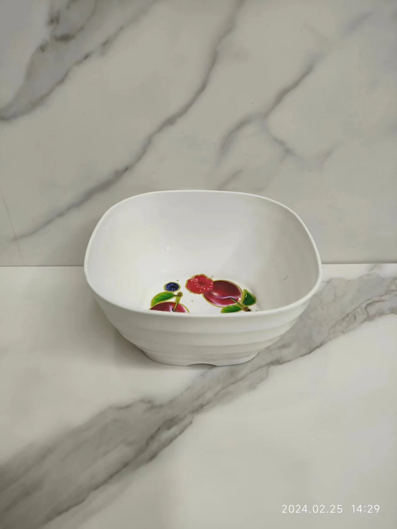 Thickened plastic bowls, small white bowls, 1 yuan and 2 yuan, wholesale from street stalls details Picture