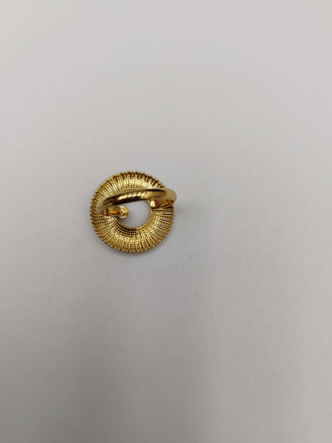 不锈钢材质 金色 镶钻 欧美流行风 大尺寸不锈钢戒指 INS爆款白底实物图