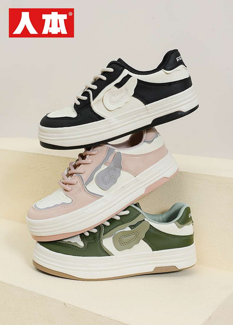 White sneakers Item Picture