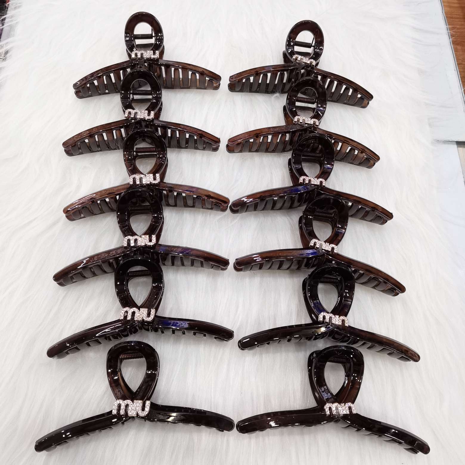13 cm black, brown, coffee-colored, diamond-encrusted plastic gripper shark clip