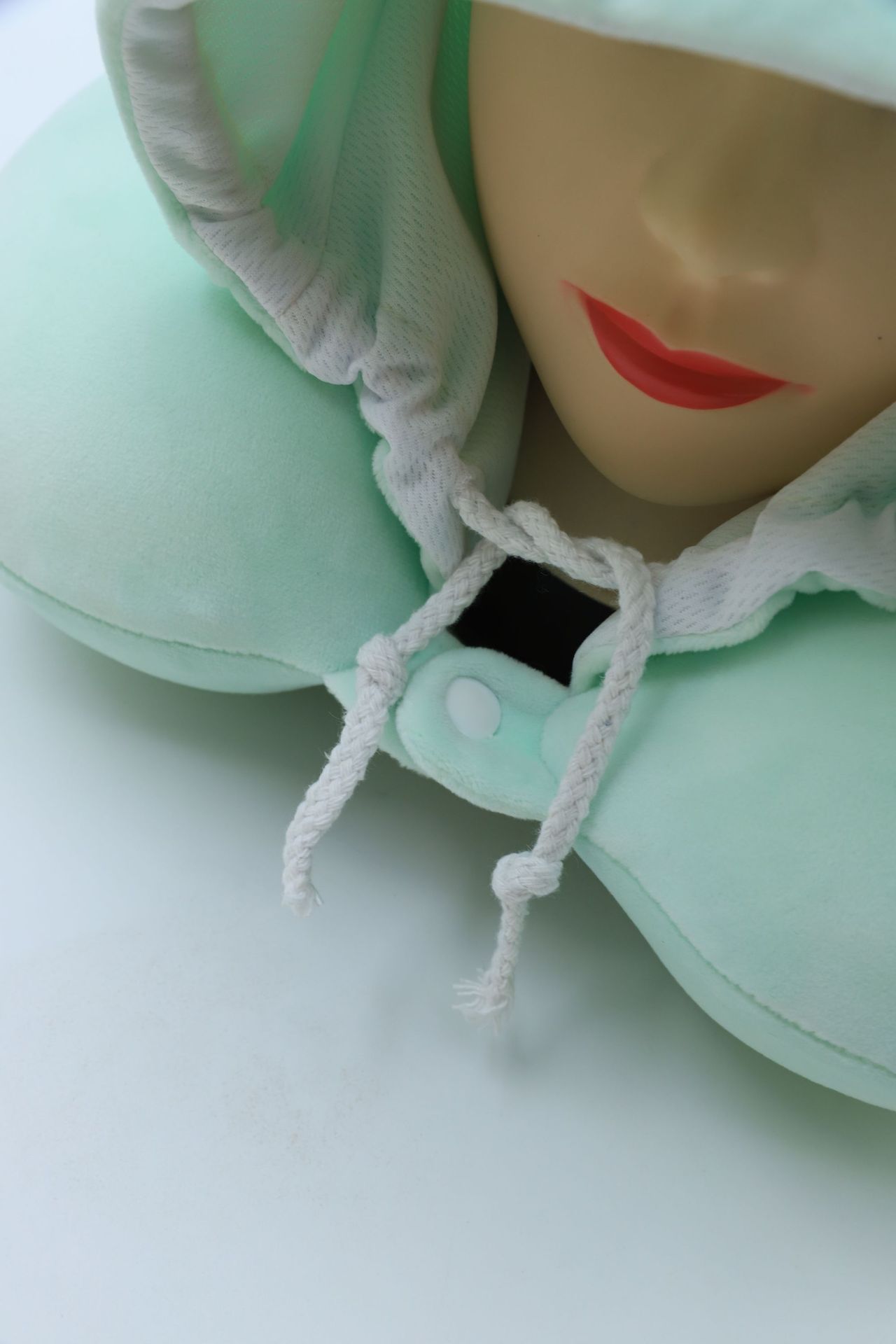 Cute cartoon hooded memory foam U-shaped pillow, Kang Le House hooded travel neck pillow, slow rebound neck protection pillow custom-made pic 12