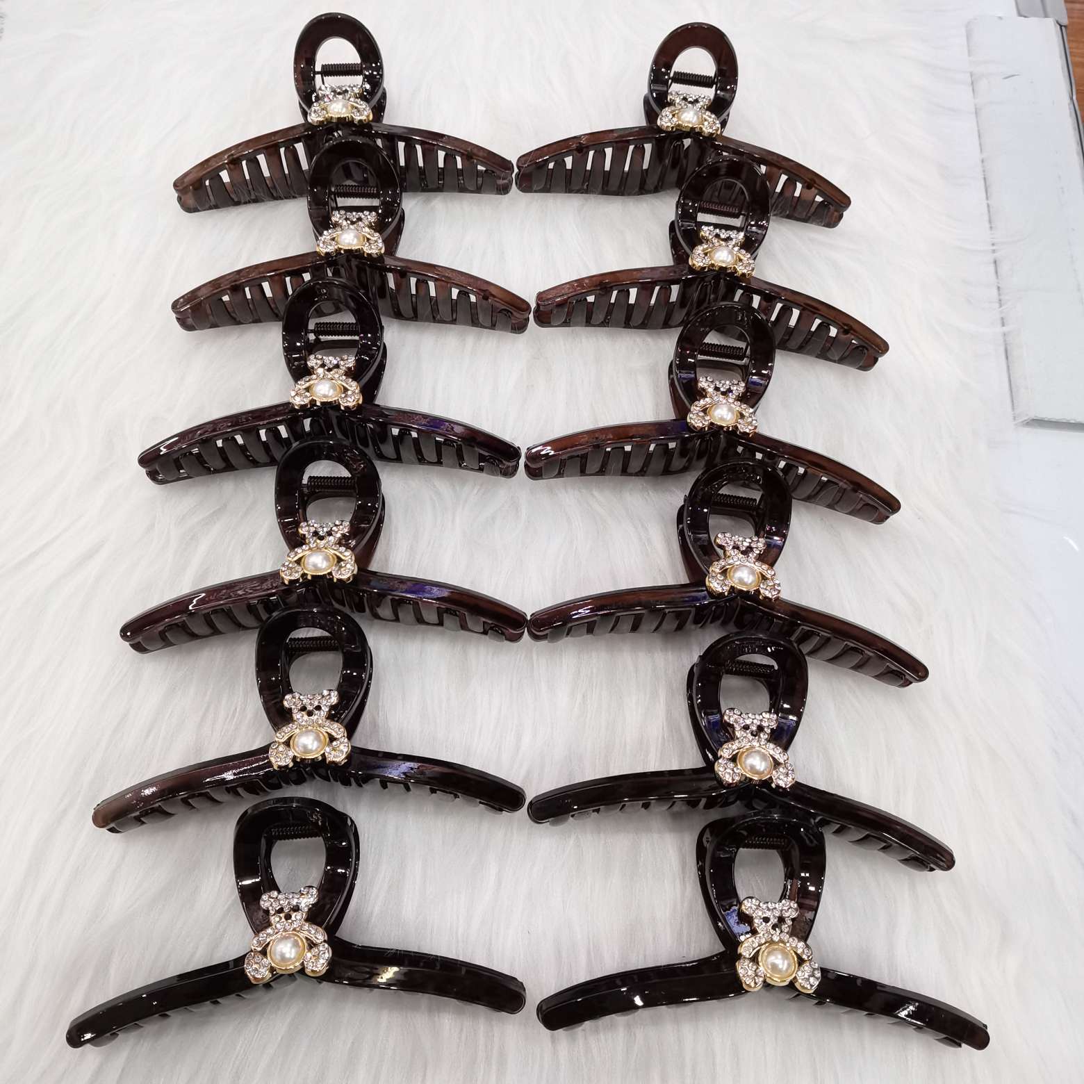 13 cm black, brown, coffee-colored, diamond-encrusted plastic gripper shark clip Specification image