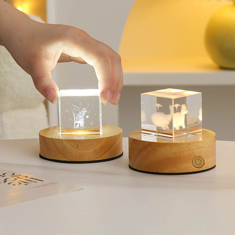 Astronaut crystal ball Cloud night light Cube Heart couple atmosphere Light High-end bedroom bedside lamp gift Application Scenario