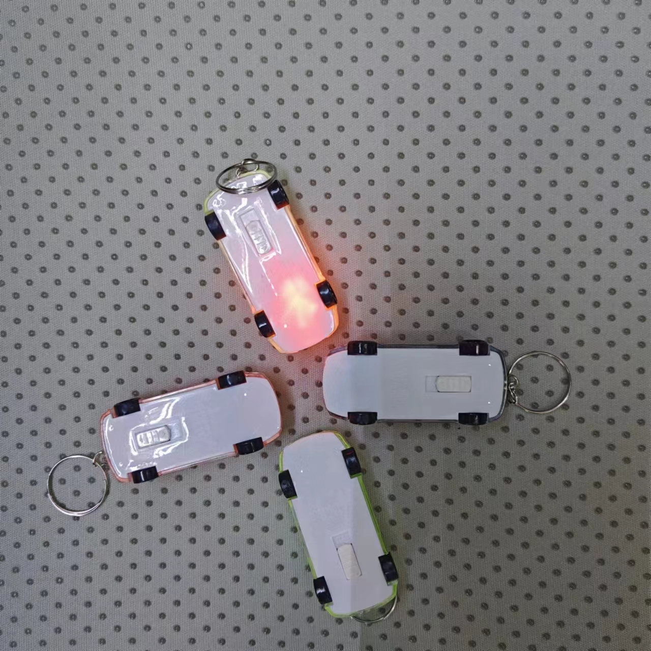 Small gifts, flashing car keychains, lights, illuminated toys, small pendants, small gifts, giveaways, factory direct sales, high electronic toys, 1 details Picture
