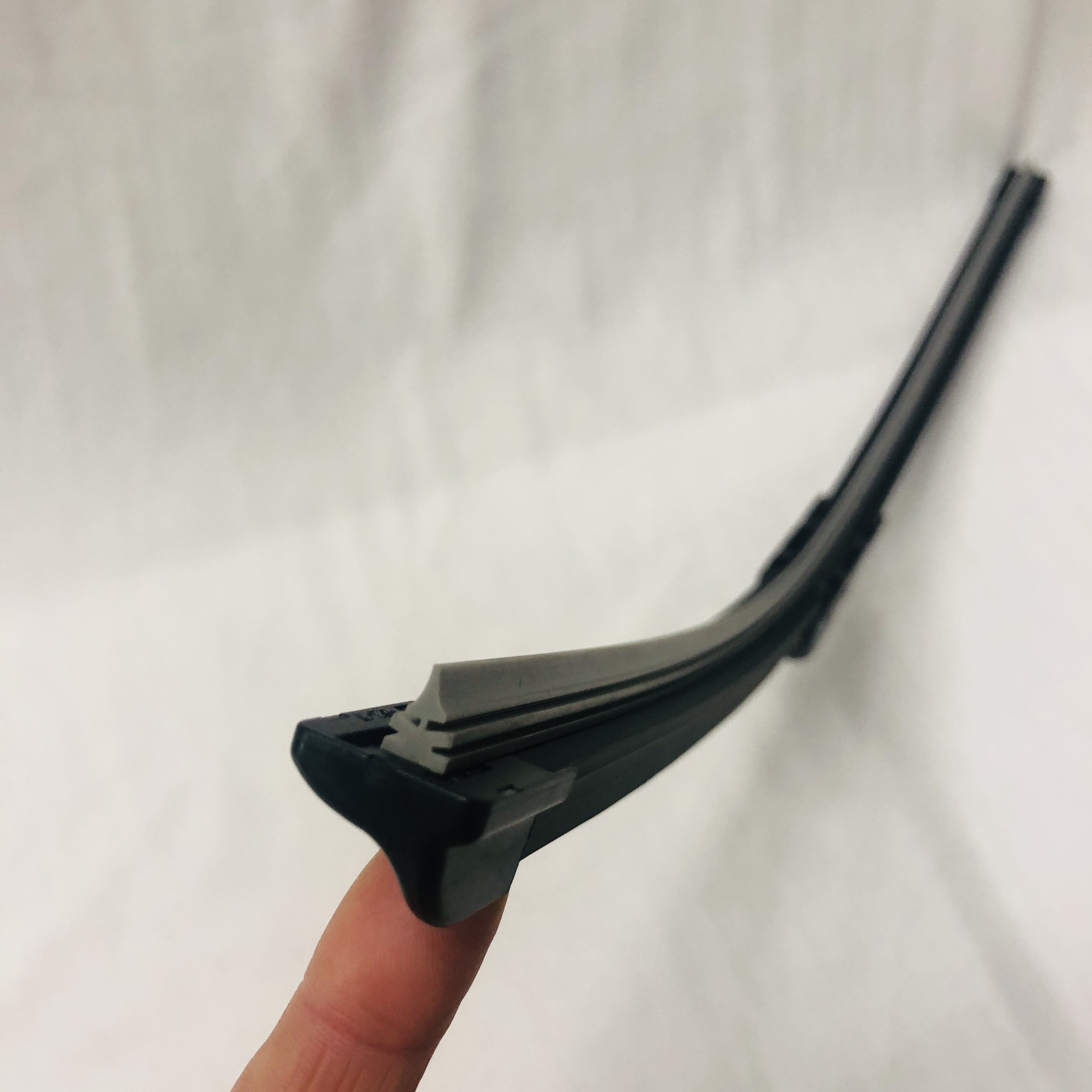 雨刮器/雨刷/汽车玻璃水/凯美瑞/雨刷器白底实物图