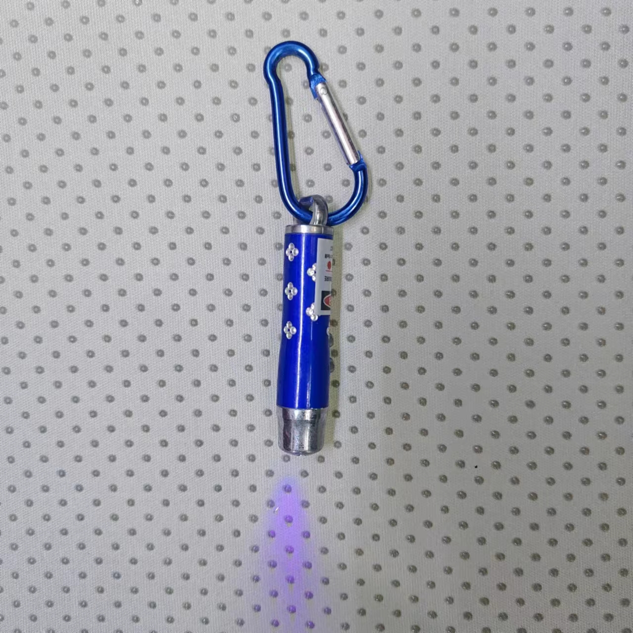 Laser lights, flashlights, banknote detectors, street vendors' best-selling luminous toys, plum blossom poles, horn heads, three-in-one small gifts, suitable for 5-yuan store retail, factory direct sales, Gao Gao electronic toys Application Scenario