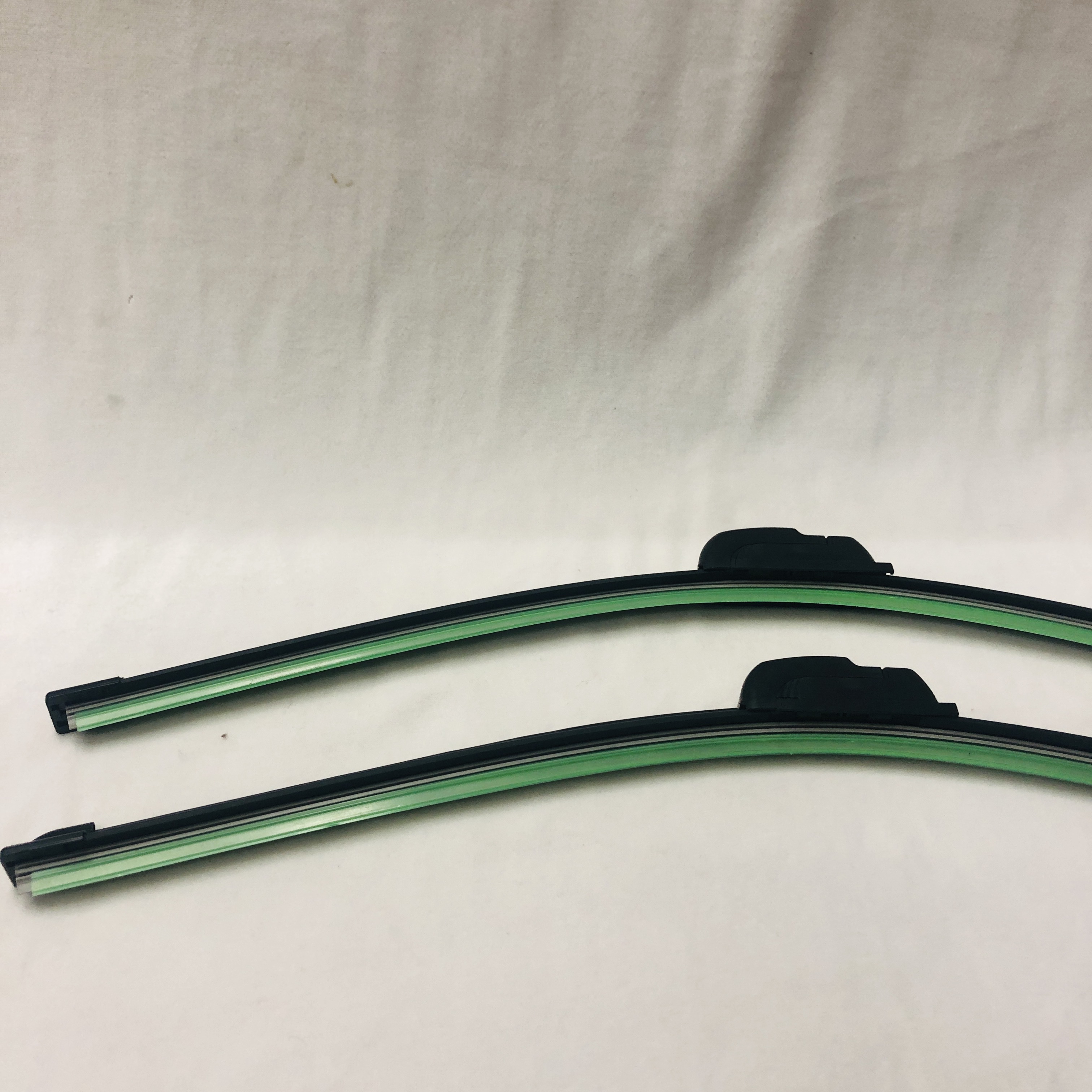 汽车雨刮器无骨硅胶A胶条通用型雨刷多种车型雨刮批发汽车前雨刮详情1
