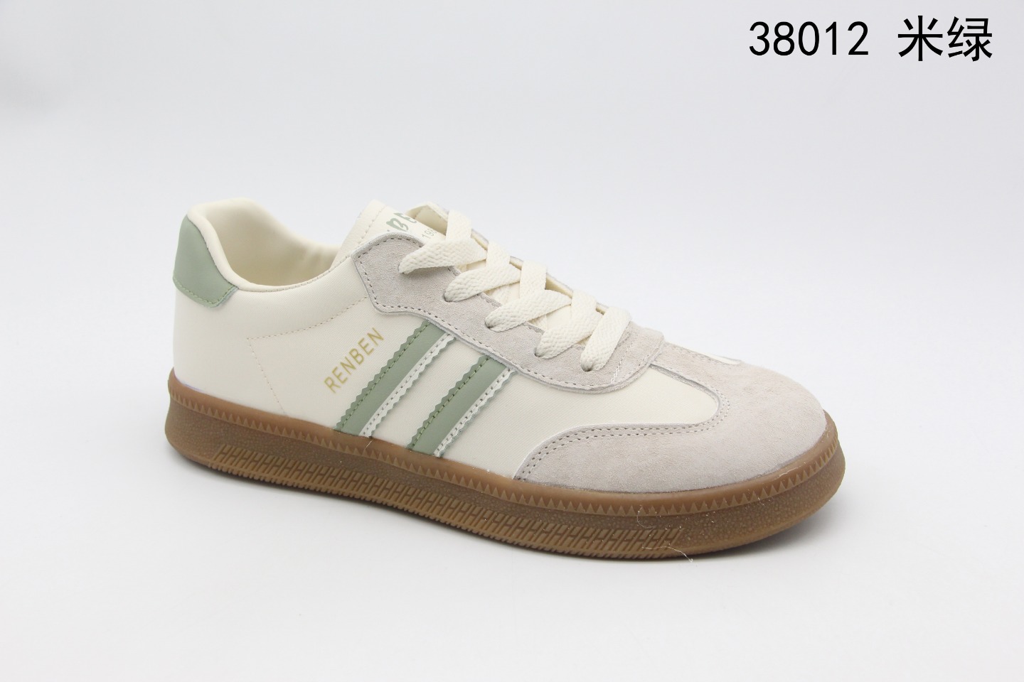 Spring casual sneakers details Picture