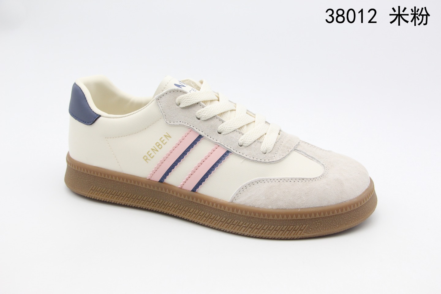 Spring casual sneakers thumbnail