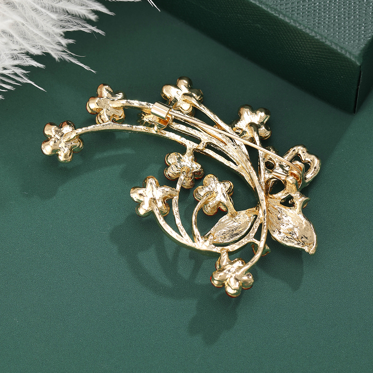 Ziyang Jewelry 2024 New Style Chinese alloy rhindiamond brooch, high-end women's personalized and fashionable brooch, elegant brooch, coat cardigan and accessory factory direct sales details Picture
