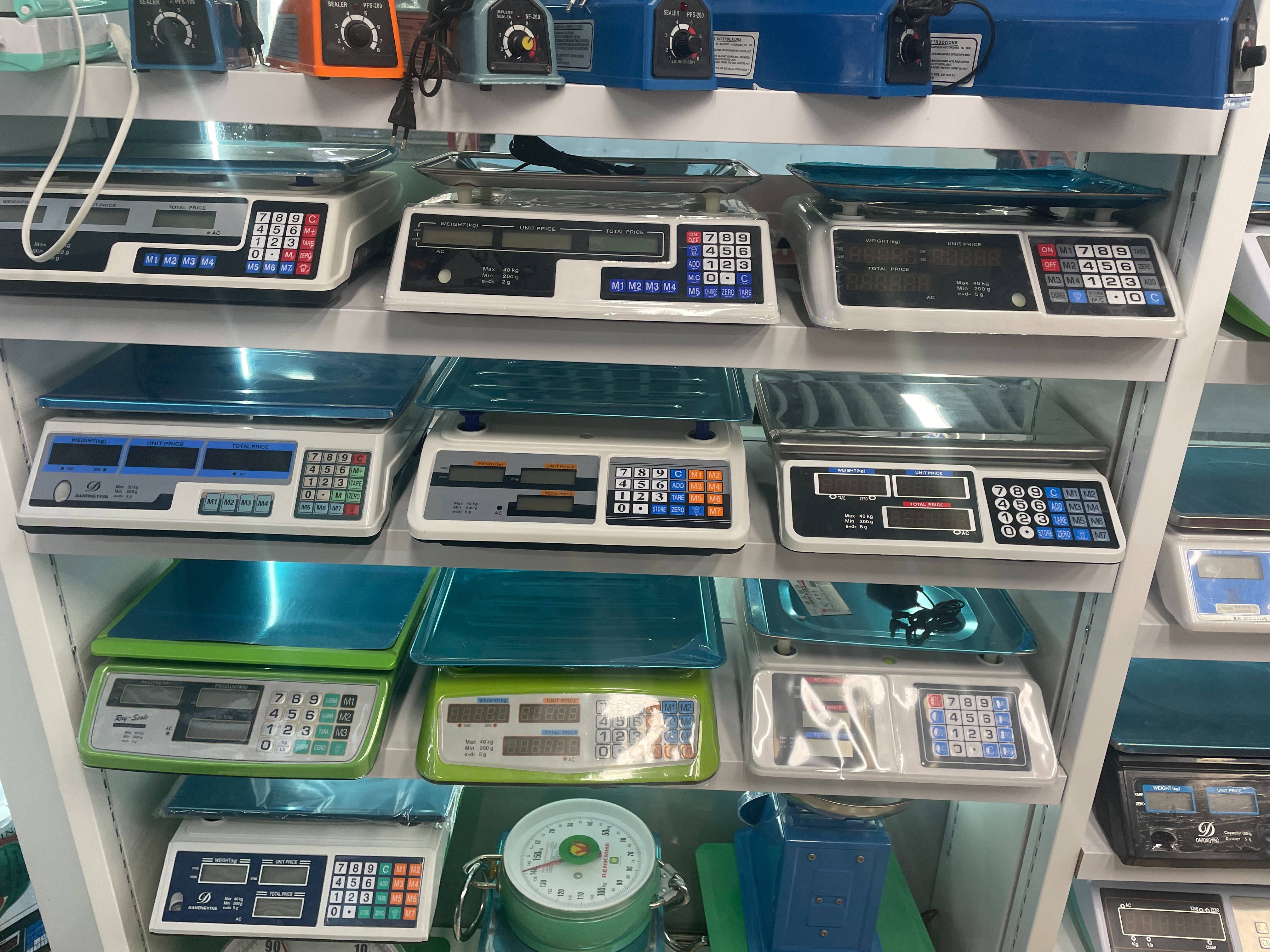 FJ-356 color box vegetable and fruit scale, small table scale, 24-key English electronic scale, 30kg/40kg/50kg, a best-selling pricing scale for foreign trade, watermelon scale Application Scenario