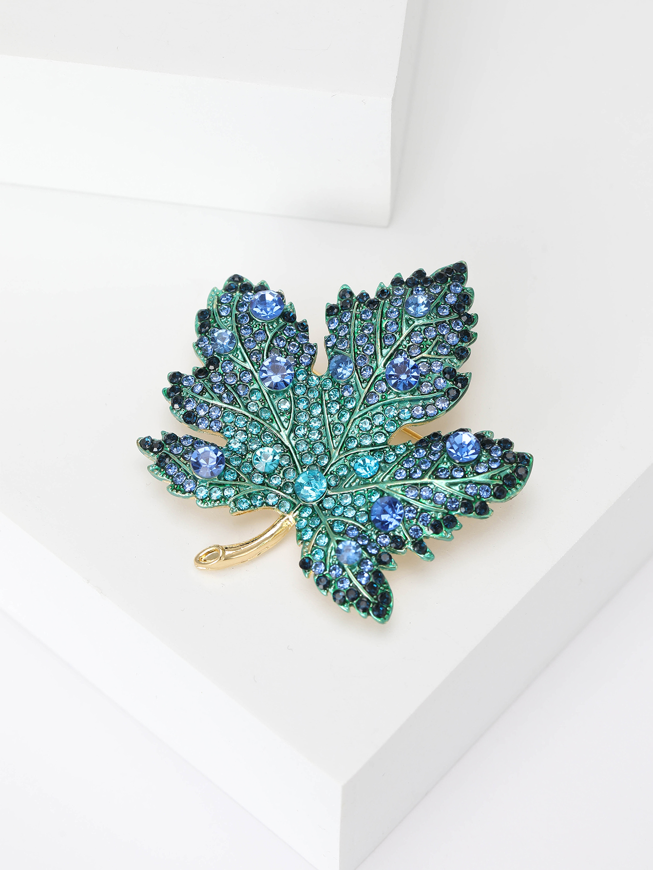Ziyang Accessories 2024 New Style Chinese Maple Leaf Alloy rhindiamond brooch, high-end women's personalized fashion brooch, elegant brooch pin, coat carver, accessories factory direct sales details Picture