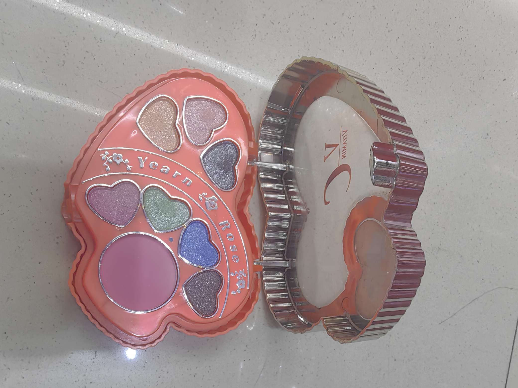 Heart Eye Shadow details Picture