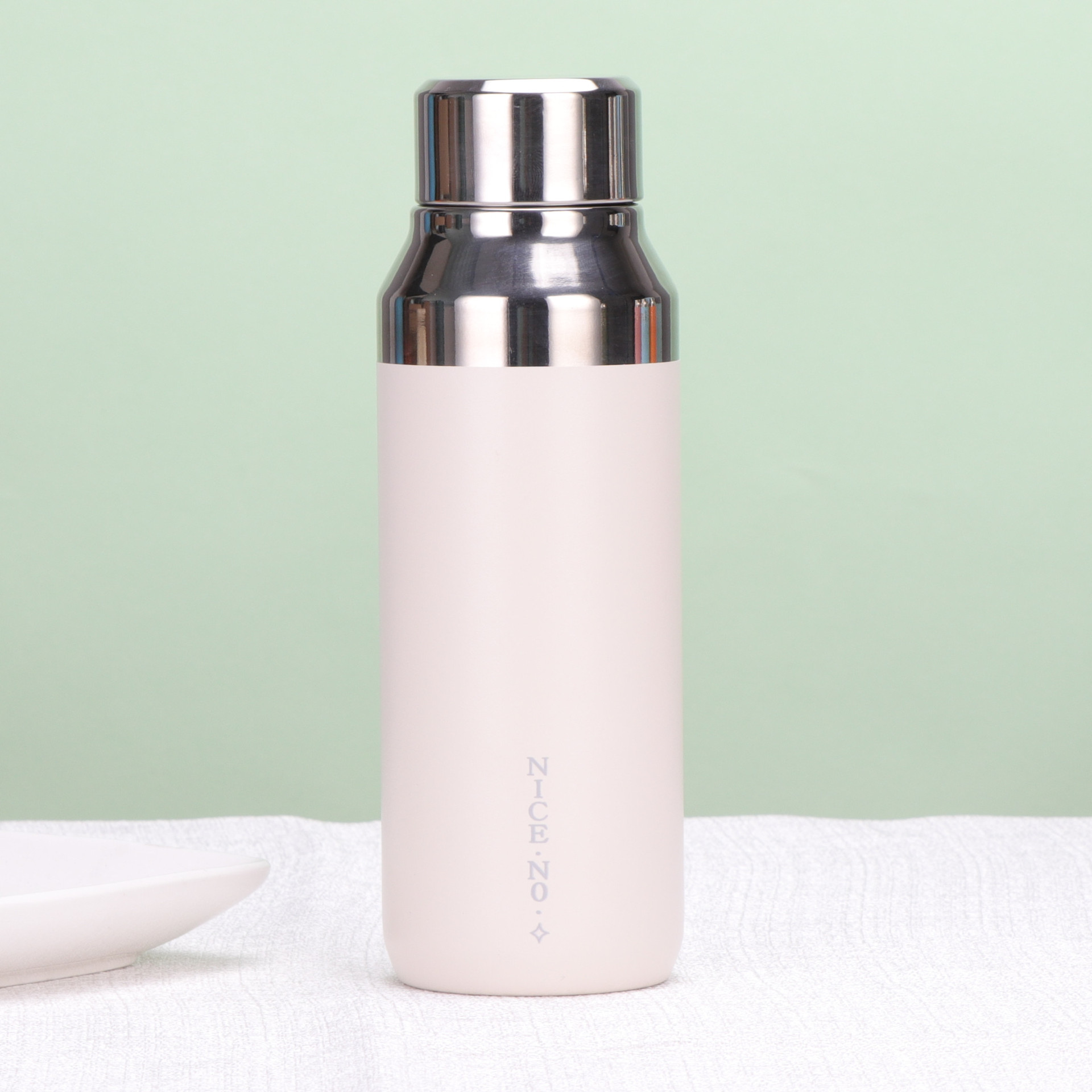 Amazon cross-border new product: Simple and fashionable NES insulated cup, 304 stainless steel outdoor sports straight insulated cup Item Picture