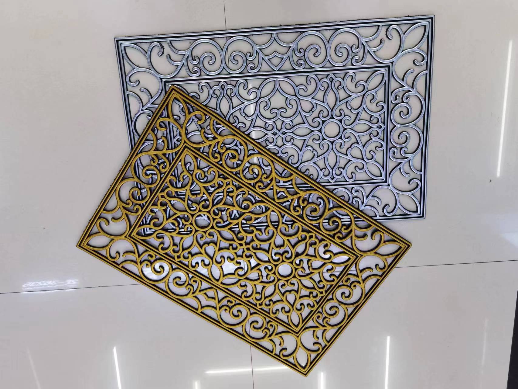 New PVC perforated injection-molded mat, anti-slip mat, door mat, floor mat, bathroom mat, indoor mat, 40*60cm floor mat, kitchen and bathroom floor mat full figure