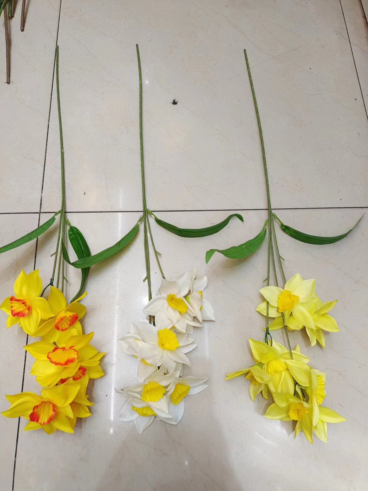 Factory Direct Sales 3 Forks 9 Artificial Narcisls Easter Special Plastic Flowers Home Wedding Decoration Diy Flowers Flowers, Qingming Festival Sacrifice False Flowers details Picture