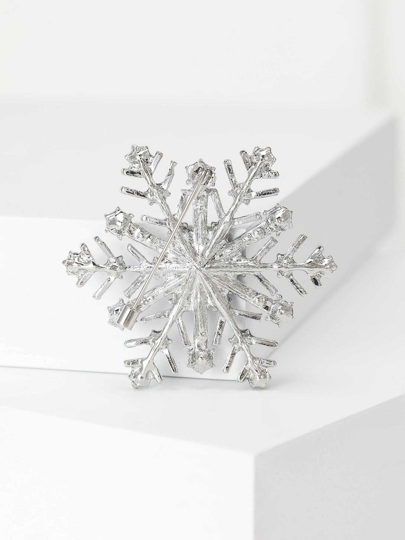 Ziyang Accessories 2024 New Style Chinese alloy water diamond snowflake brand brooch, high-end women's individual fashion brooch, elegant brooch pin, coat cardigan, accessories factory direct sales details Picture