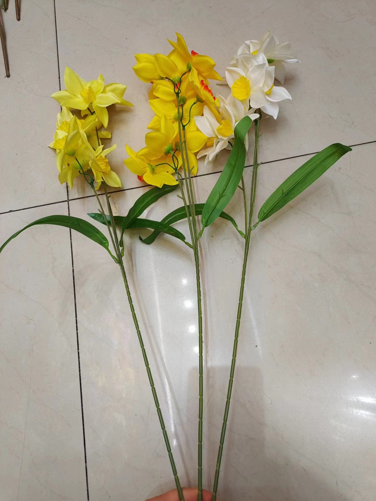 Factory Direct Sales 3 Forks 9 Artificial Narcisls Easter Special Plastic Flowers Home Wedding Decoration Diy Flowers Flowers, Qingming Festival Sacrifice False Flowers Item Picture