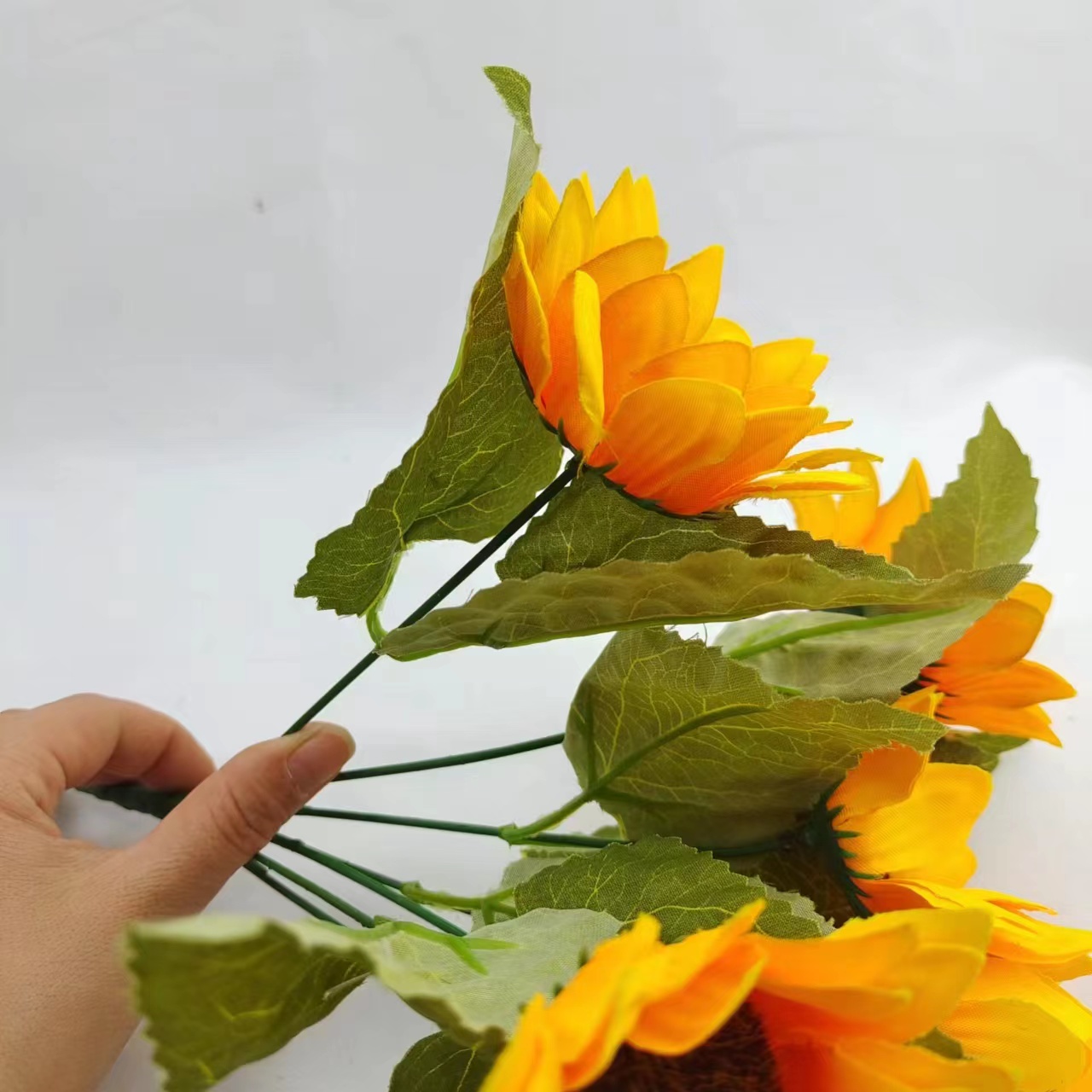 Factory Direct Sales 7 Head Sunflower Simulation Plastic Sunflower Indoor And Outdoor Decoration Diy Flower Materials Flower Engineering Flowers Item Picture
