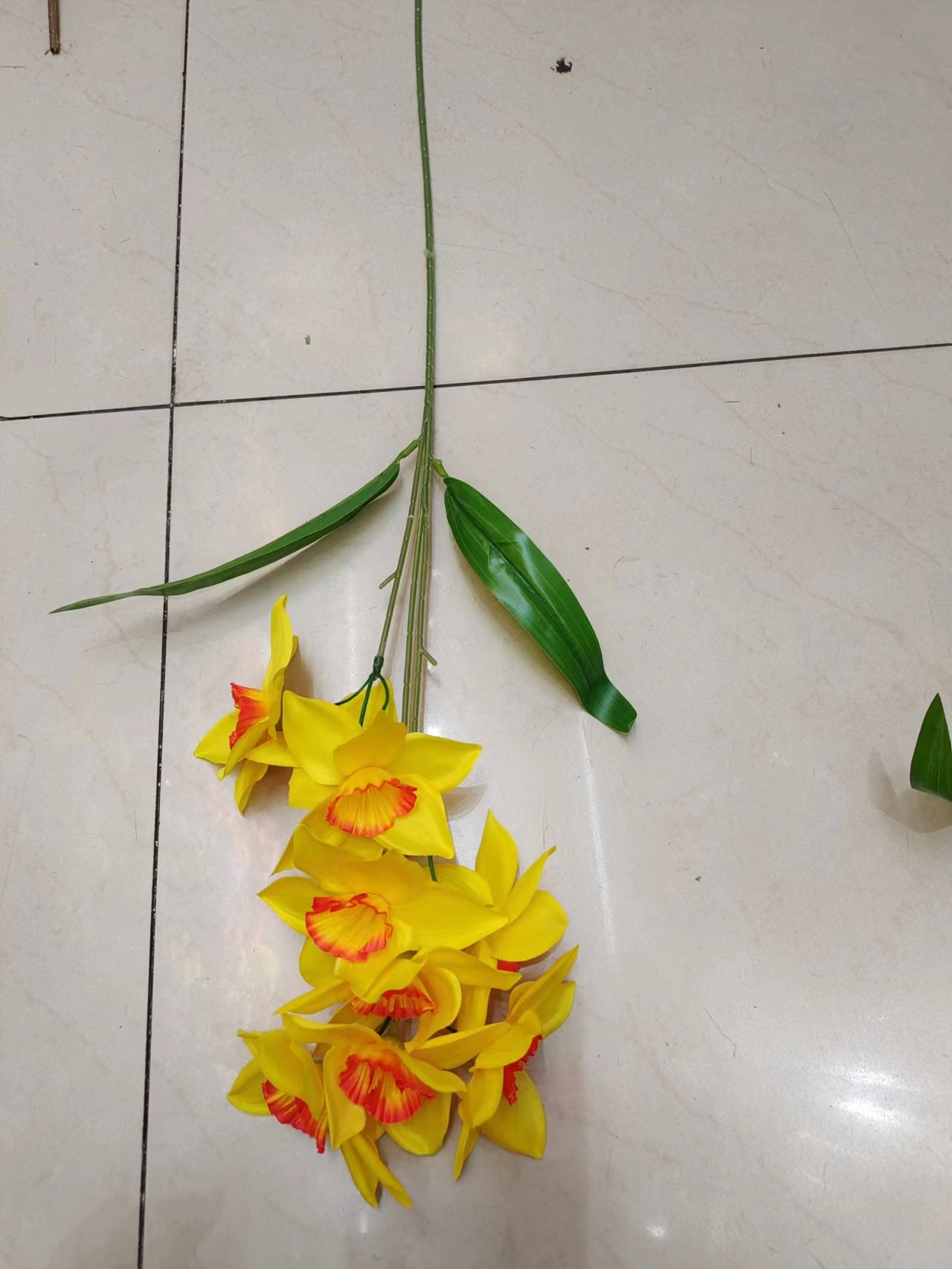 Factory Direct Sales 3 Forks 9 Artificial Narcisls Easter Special Plastic Flowers Home Wedding Decoration Diy Flowers Flowers, Qingming Festival Sacrifice False Flowers Application Scenario