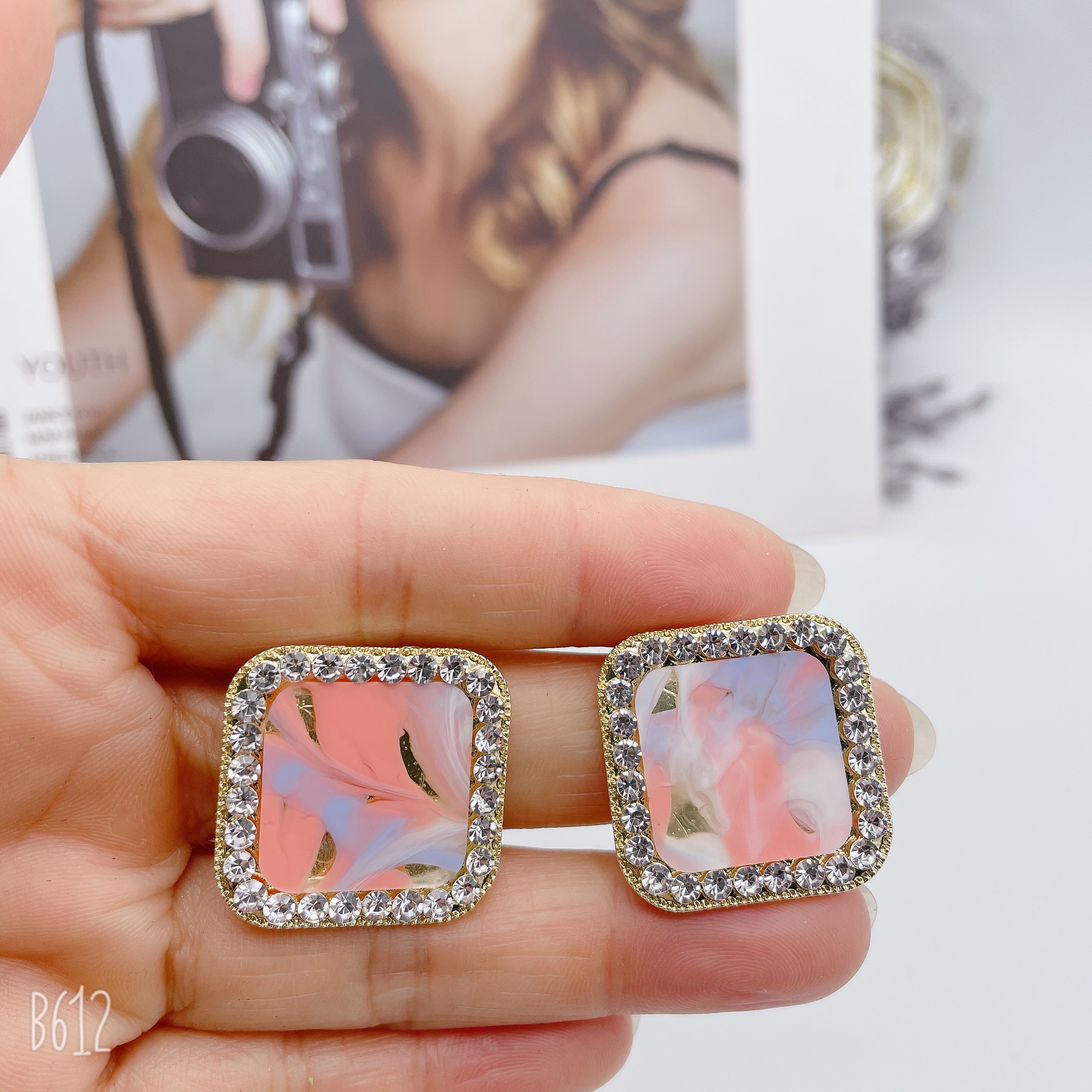 2024 New Korean-style earrings in bright colors, square exaggerated stud earrings, full diamond plates, fashionable and versatile earrings details Picture