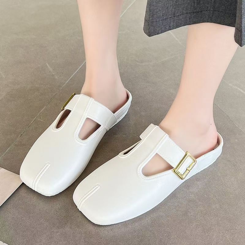 New style of flip-flops for women, fashionable and versatile summer outerwear, casual, light and comfortable flat beach shoes Item Picture