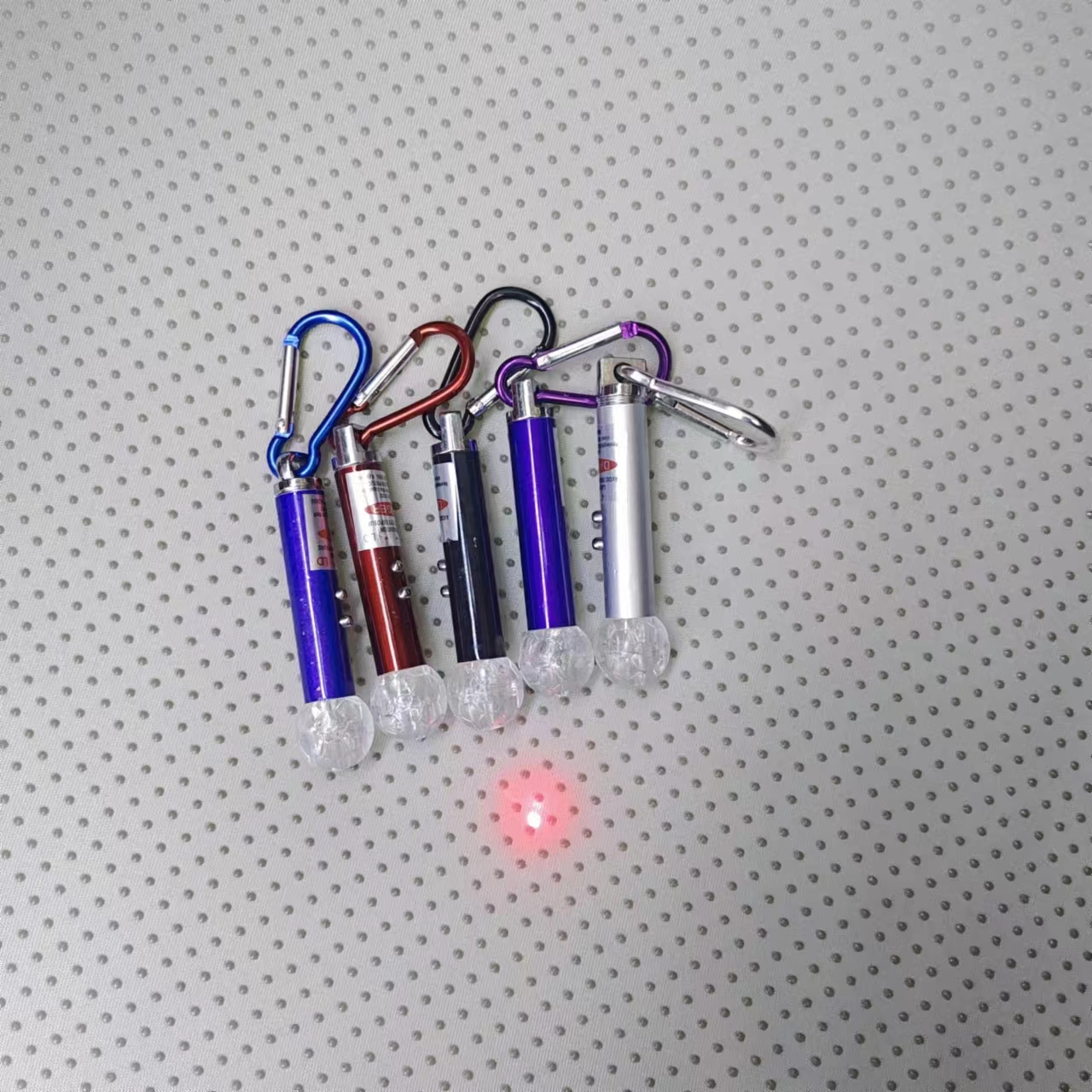 Laser flashlight, football seven-color light, led wholesale, practical gifts, 5-yuan store, children's luminous toys, direct sales from Gao Gao Electronics Application Scenario