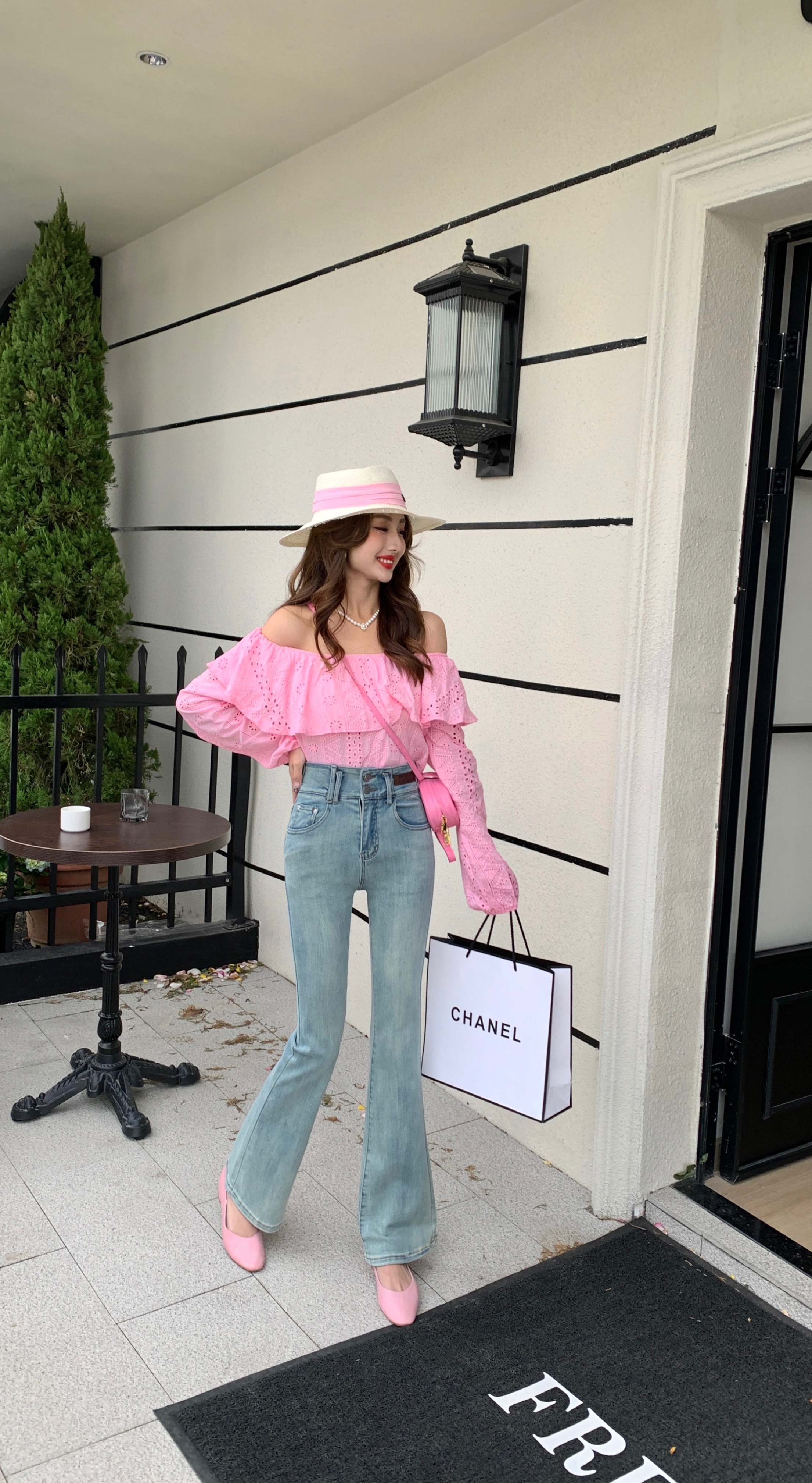 Light Blue Design Sense Fashion Micro Cropped Jeans Women's High-Waisted Slim Jeans 2024 Spring New details Picture