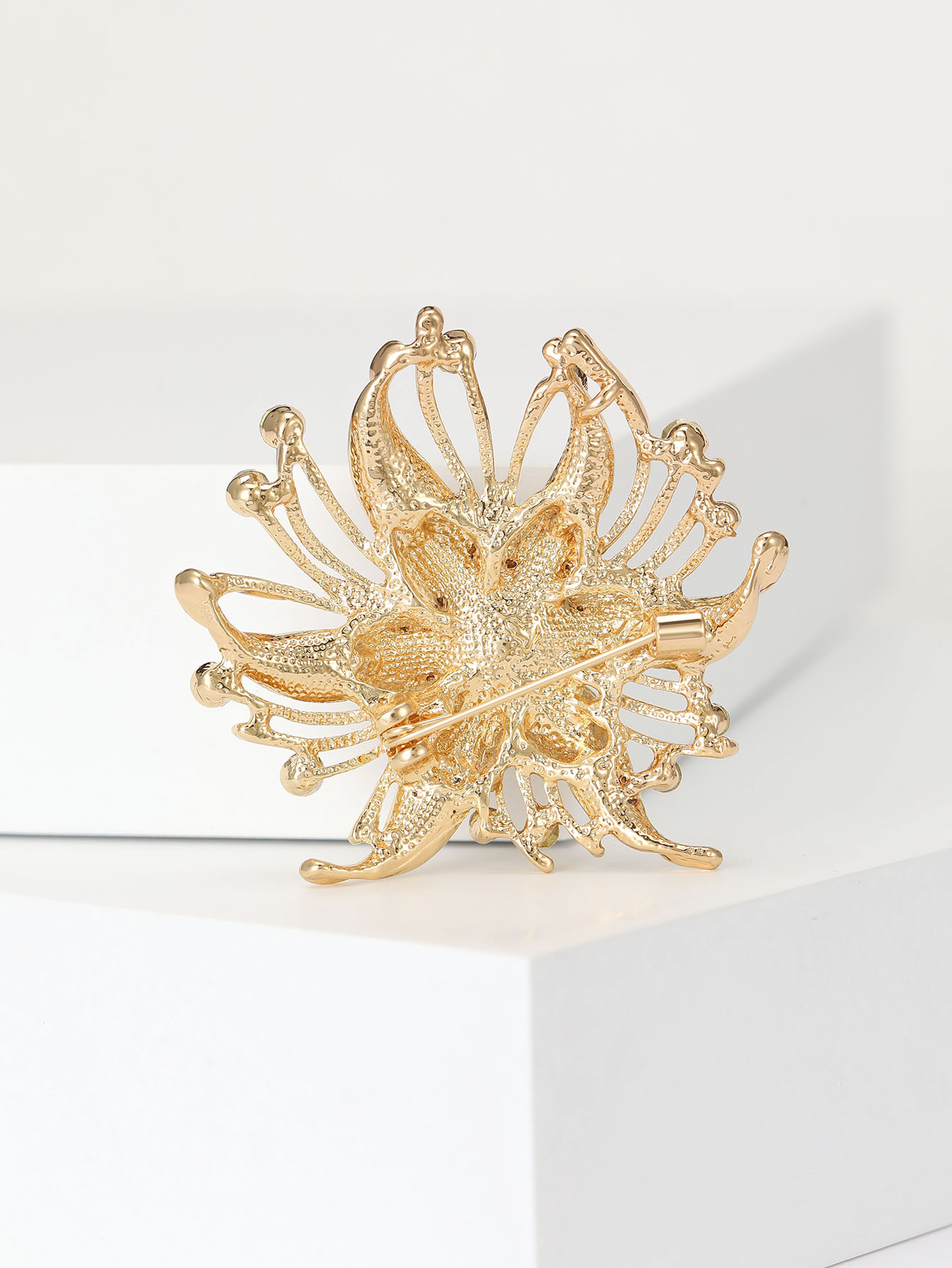 New alloy water diamond temperament series leaf fashion ladies' temperament versatile brooch and brooch factory direct sales Specification image