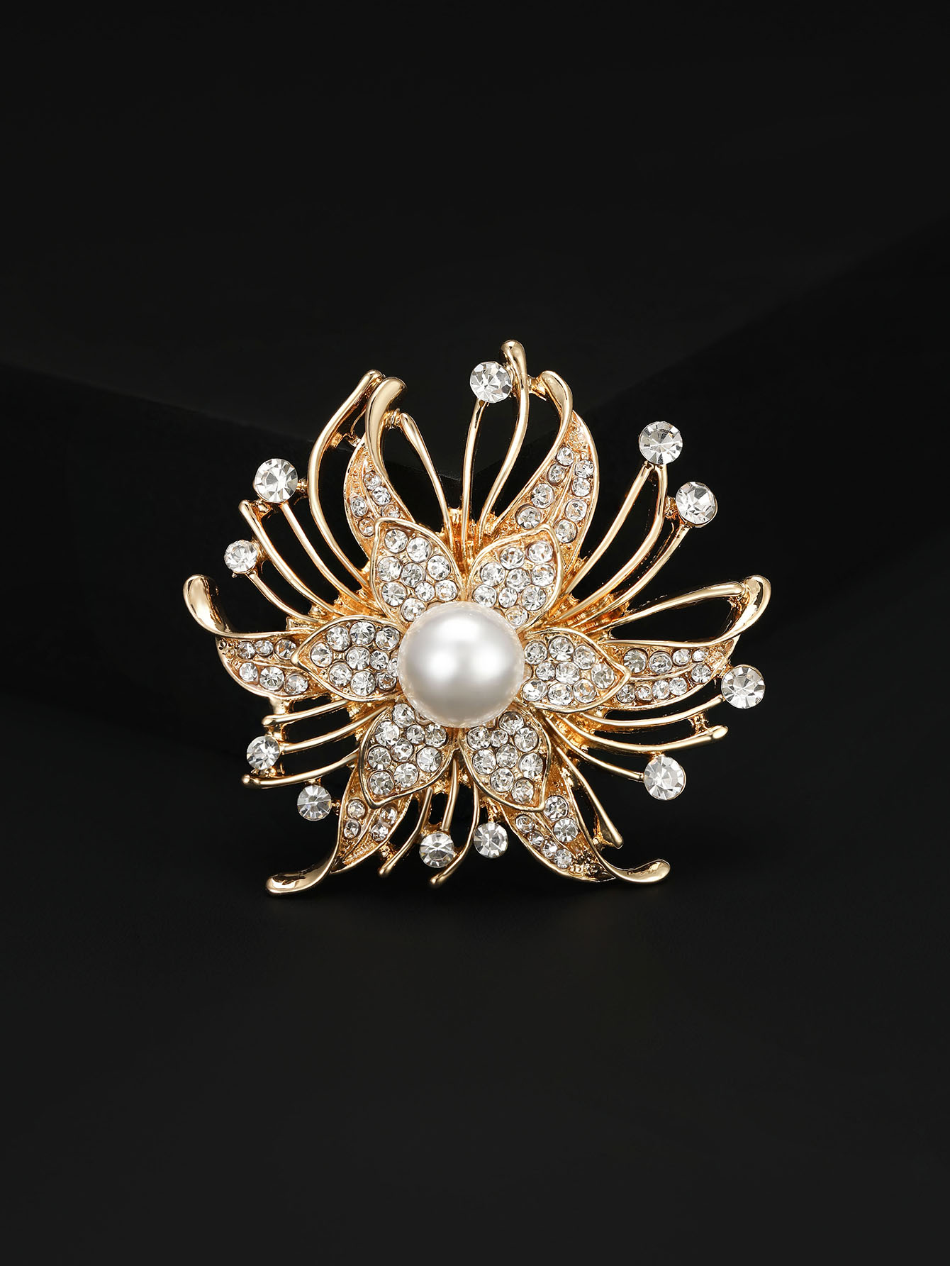 New alloy water diamond temperament series leaf fashion ladies' temperament versatile brooch and brooch factory direct sales details Picture